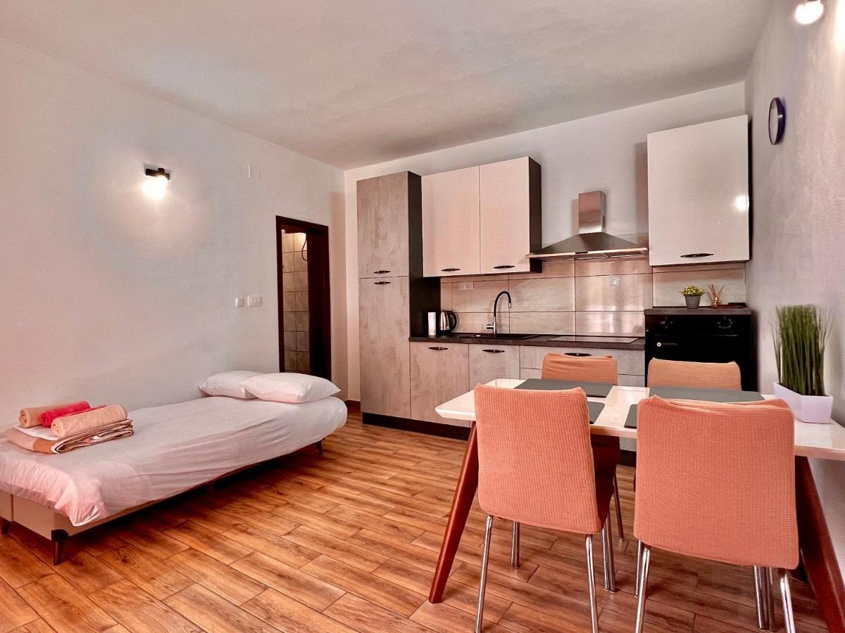 Conte Cikarini Apartment