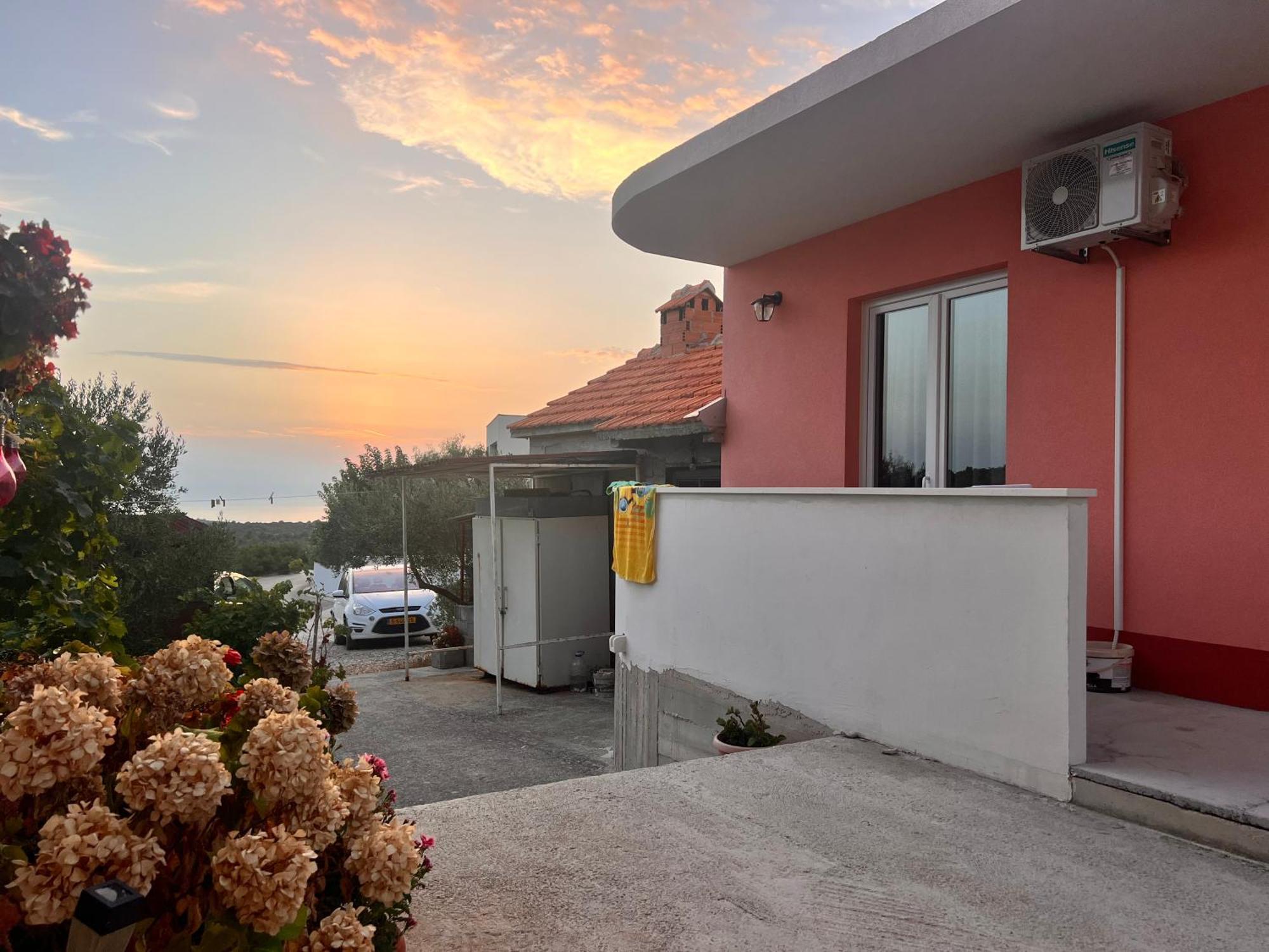 Conte Cikarini Apartment Primosten